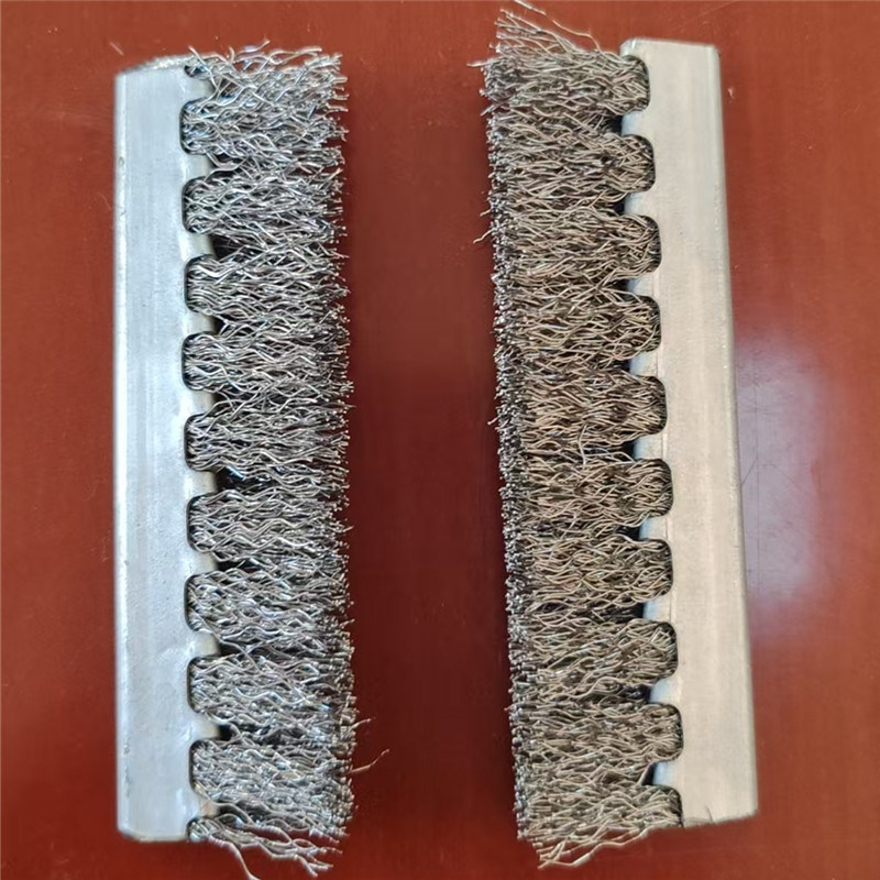 Customized Size Strip Brush Metal Backing Steel Wire Descaling Cleaning Strip